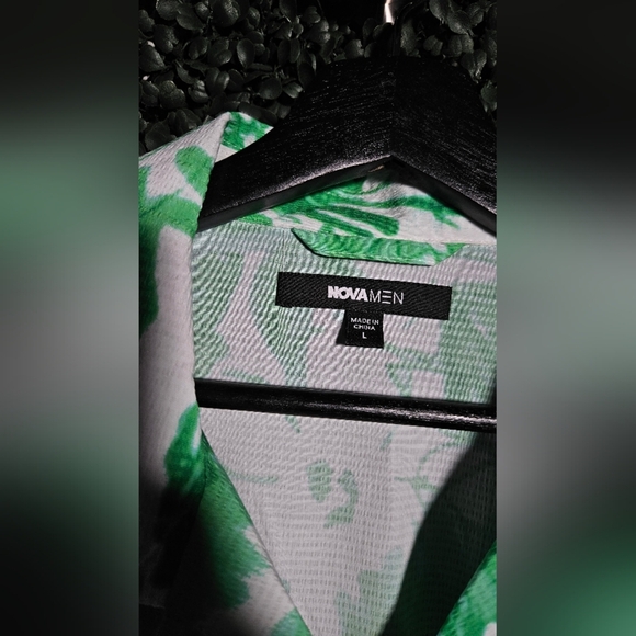 Green Floral Button-Up Shirt - Picture 4 of 4